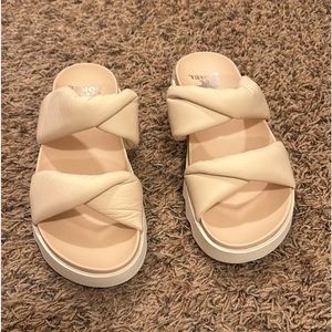 Sorel Vibe Twist Slide sandals. Size 10. New without box